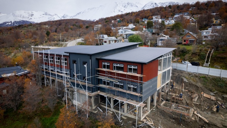 El gobernador Melella recorrió los avances de la Escuela N°40 en Ushuaia