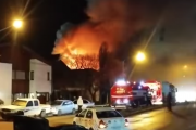 Voraz incendio destruyo una vivienda de Río Grande