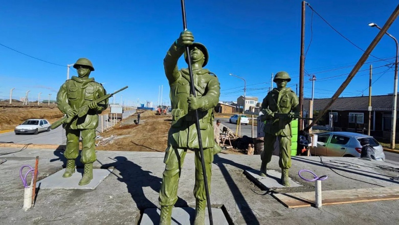 Los Soldados de Malvinas fueron restaurados y colocados en la nueva Plaza Cívica