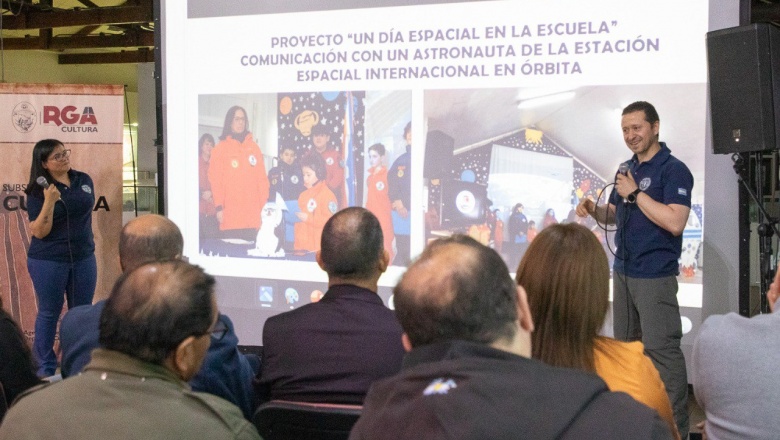 El Municipio reconoció el compromiso y labor de los maestros Antárticos
