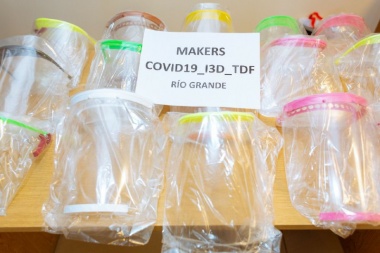 Voluntarios entregaron más de 250 máscaras de protección personal de salud en Río Grande
