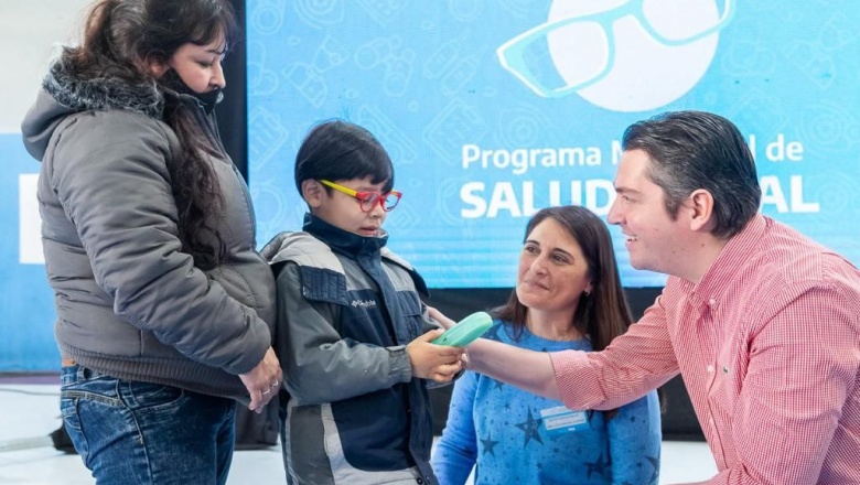 El Intendente encabezó la entrega de lentes a 200 niños y niñas de Río Grande 