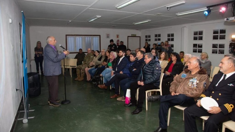 La Municipalidad de Ushuaia entregó el decreto de adjudicación de su histórica sede a la Sociedad Italiana en el Solier