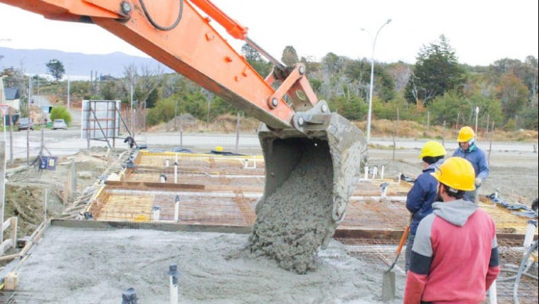 Hormigonan las plateas de las 32 viviendas que se construyen a través del Programa Casa Activa