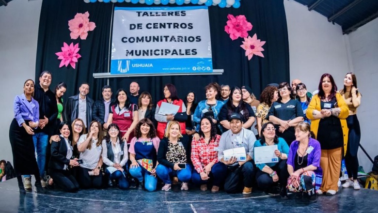 Amplia participación vecinal en el Desfile de Moda durante la primera muestra anual de Gestión Comunitaria 