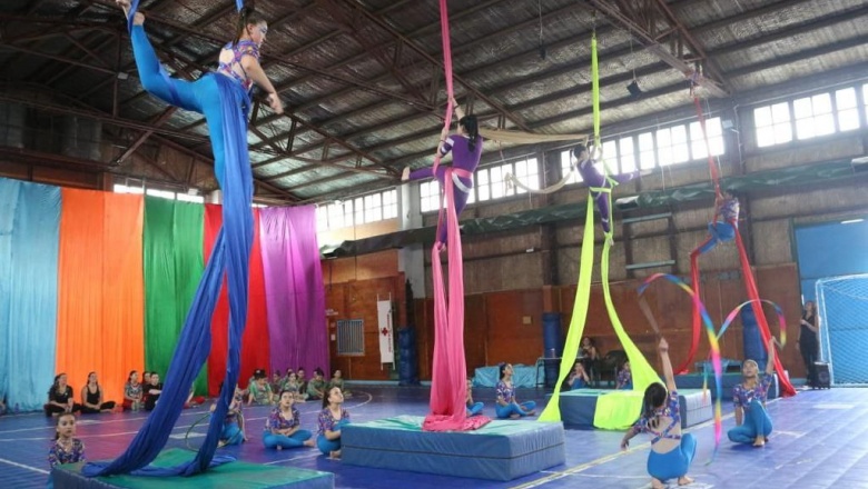 La escuela de AcroTela del Instituto Municipal de deportes de Ushuaia cerró el año con una exhibición