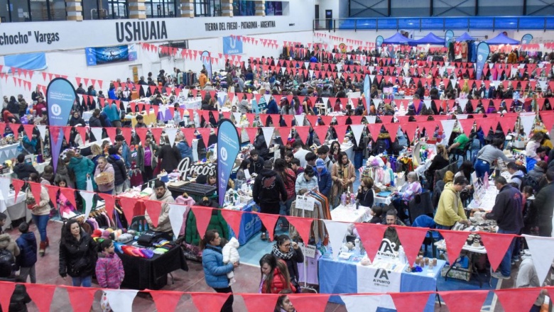 La municipalidad de Ushuaia realizó la expo feria de emprendedores y cooperativas del mes de la amistad