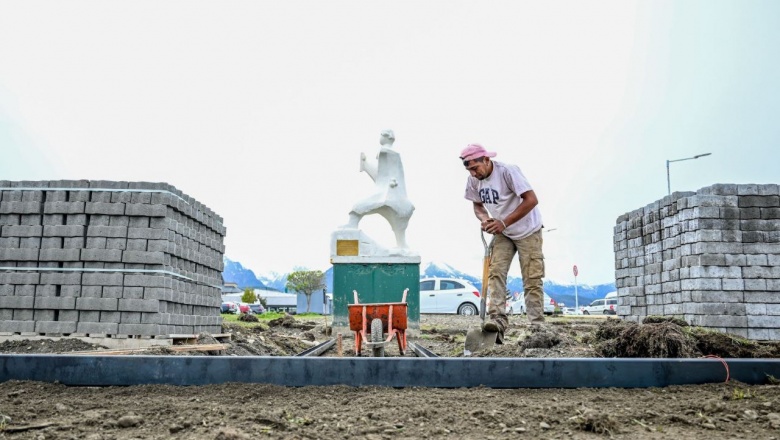 La Municipalidad de Ushuaia construye veredas en la zona de Maipú y Don Bosco 