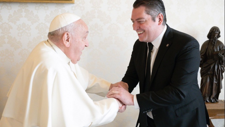 Papa Francisco junto a Martín Perez: “sigan trabajando por la paz y la defensa de la Soberanía en el fin del mundo”