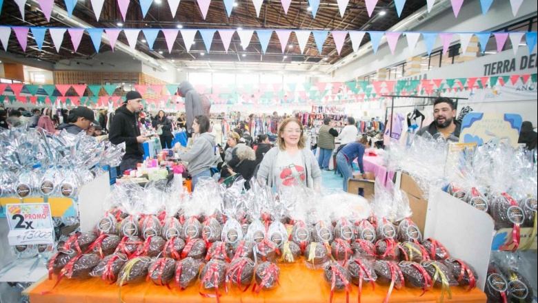Miles de vecinos disfrutaron de  la Expo Pascua en el microestadio del Cochocho Vargas