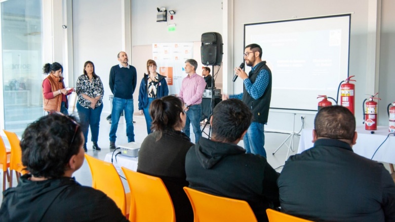 Gobierno capacita en Seguridad e Higiene en comedores y merenderos 