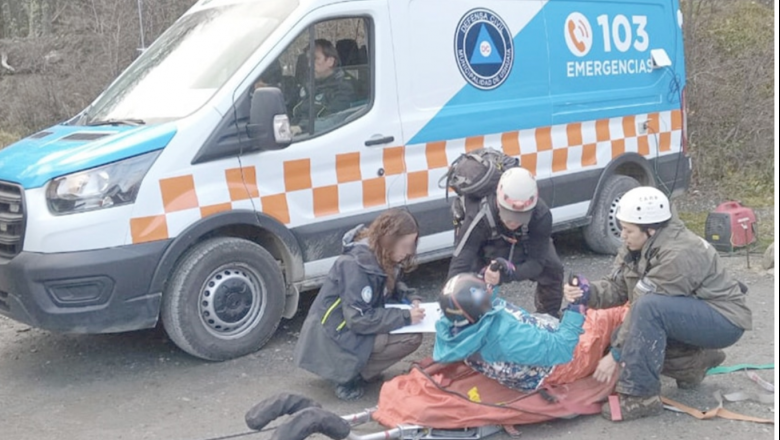 Rescate de una mujer lesionada en cercanías de Laguna Esmeralda