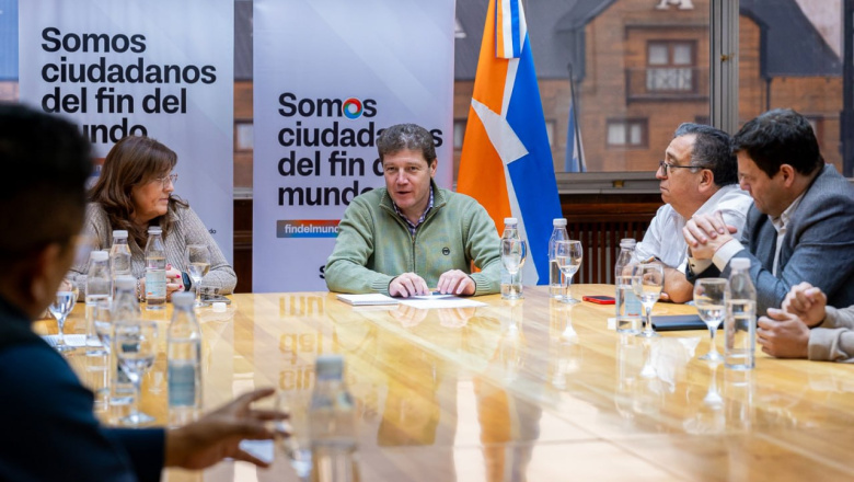 El Gobernador Melella mantuvo un encuentro con representantes de colegios y consejos profesionales