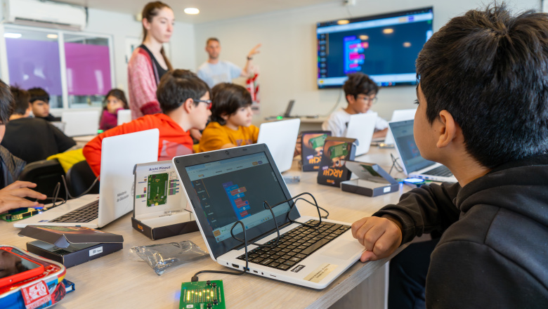 Newsan lanza ArchiLab, una innovadora colonia de Invierno para niños