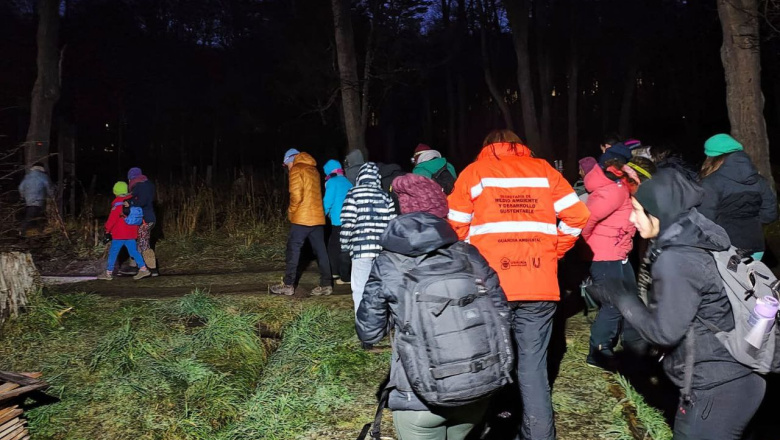 Ushuaia celebró La Noche Mas Larga con una mágica Caminata Nocturna en el jardín Botánico
