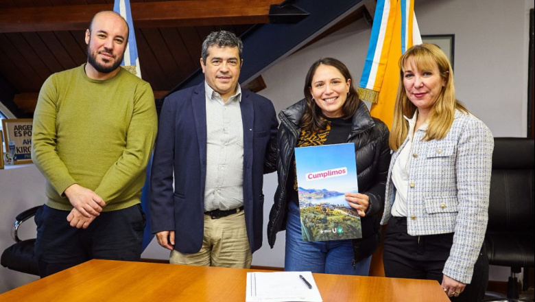 El Municipio de Ushuaia entregó títulos de propiedad de terrenos a 20 familias 