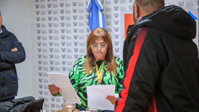 La ministra Gabriela Castillo se reunió con vecinos de Tolhuin por la crisis energética