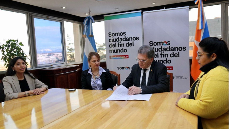 Hacia políticas públicas con identidad indígena: firman convenio para garantizar derechos en Tierra del Fuego