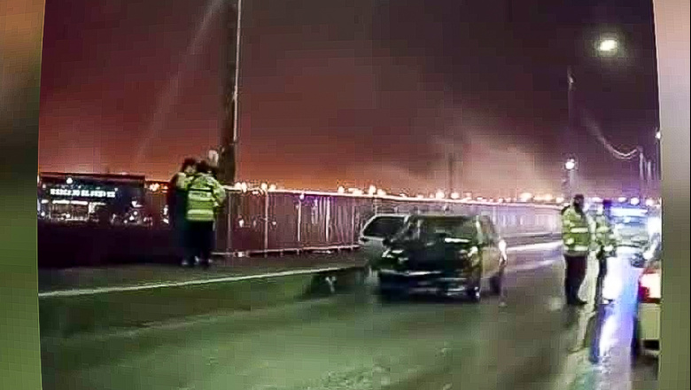 Incendio en medio del puente Mosconi