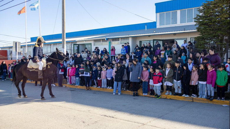 El municipio homenajeó al Gral. San Martín con una recorrida educativa por la ciudad
