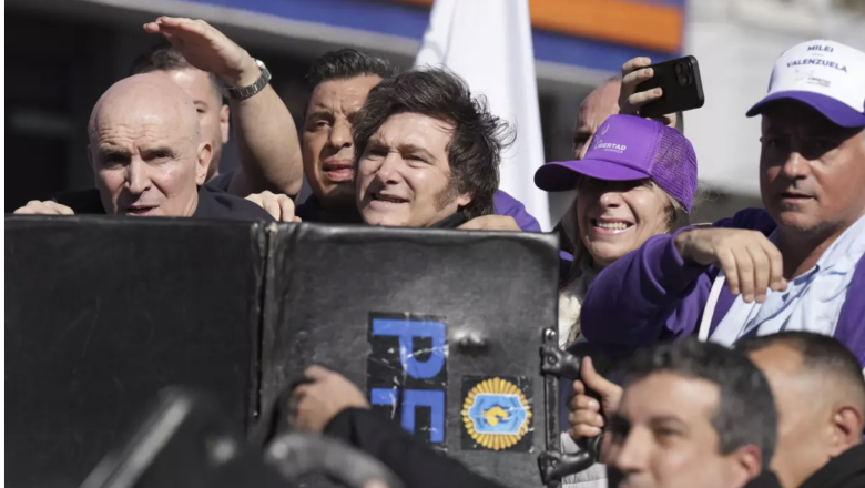 Sospechan que Milei podría planear un autogolpe durante el cierre de campaña para captar electores