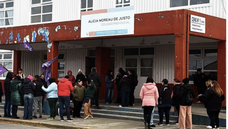 Docentes de Río Grande se movilizaron tras la agresión a un profesor