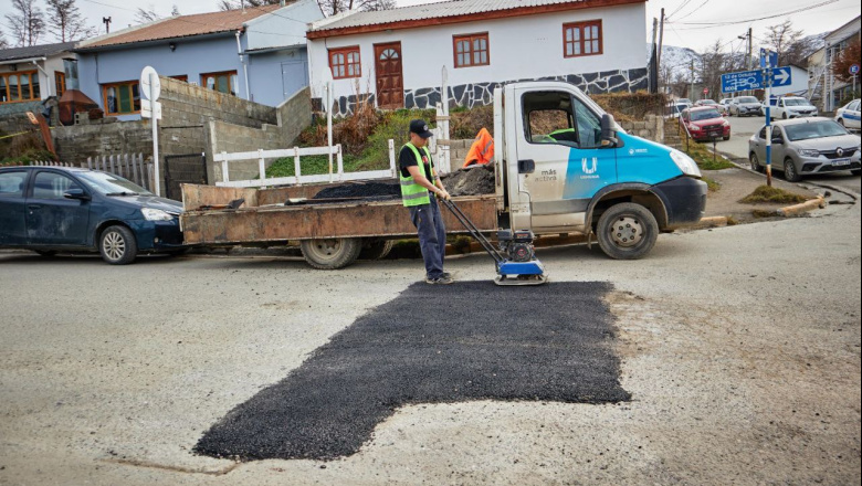 Continúan los trabajos de recuperación vial en distintos barrios pese al recorte de fondos nacionales
