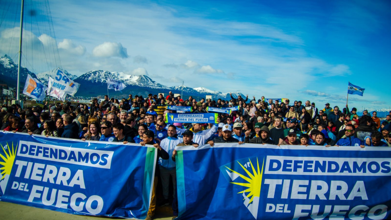 Gran convocatoria de Defendamos Tierra del Fuego en Ushuaia
