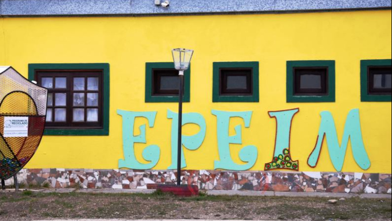 Escándalo a la salida de una escuela privada: madres a los golpes frente a los alumnos