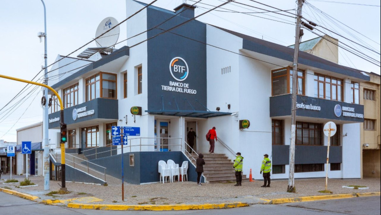 Empleados legislativos comienzan a cambiarse de banco y reclaman libertad para elegir dónde cobrar sus sueldos