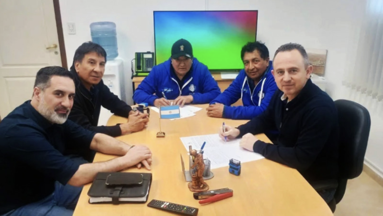 Aumento salarial de 4,5%  y pase a planta para empleados municipales