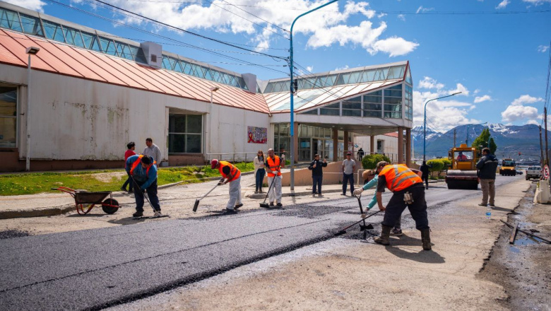La municipalidad realizó trabajos de repavimentación en la calle 12 de Octubre 