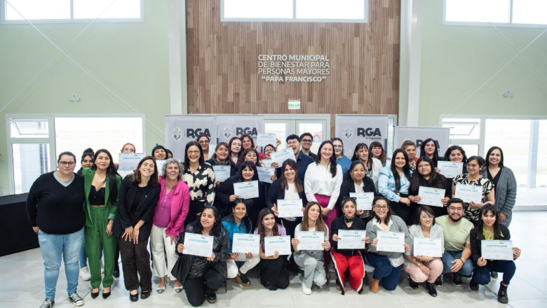 Concluyó el Curso Universitario de Cuidados para Personas Mayores con Orientación Asociativa