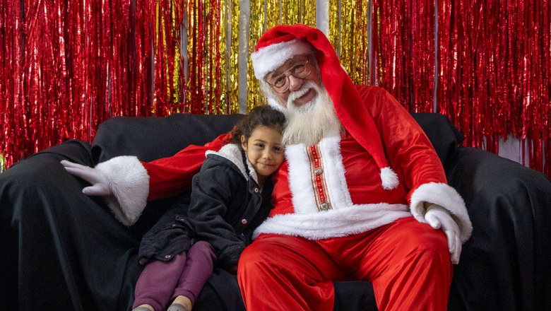 Papá Noel continúa su recorrido por los barrios de la ciudad