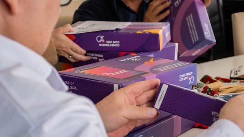 Escuelas Alfa de la provincia recibieron tablets en el marco de la Unidad de Alfabetización Nacional