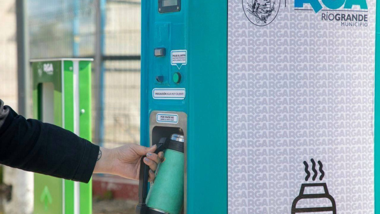 Invitan a acercarse a los puntos de recarga de agua