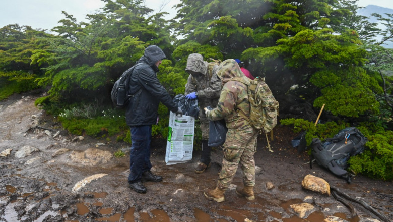 Jornada de limpieza y mantenimiento en el sendero a Laguna Esmeralda
