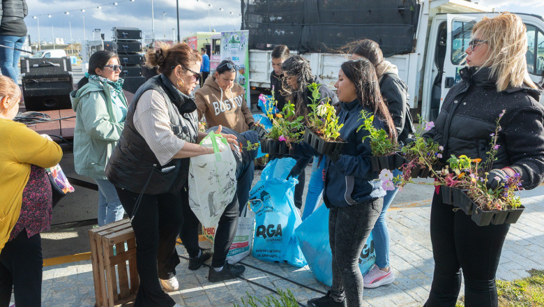 Durante el fin de semana se entregaron más de 11 mil plantines en Río Grande