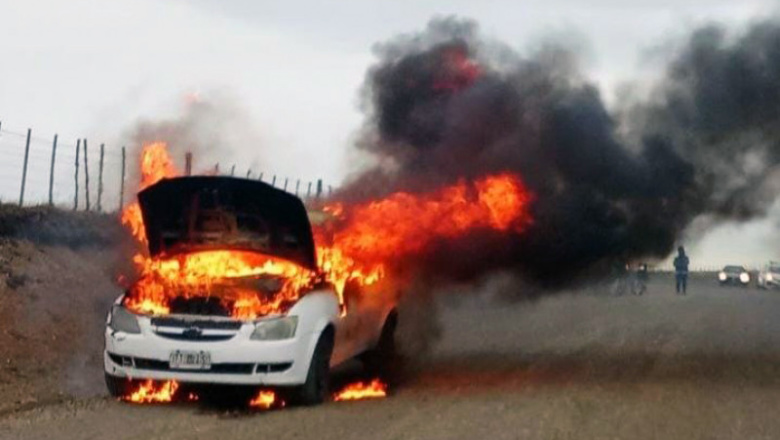 Un vehículo se incendio en la ruta Provincial Nº7 que va a Margen Sur
