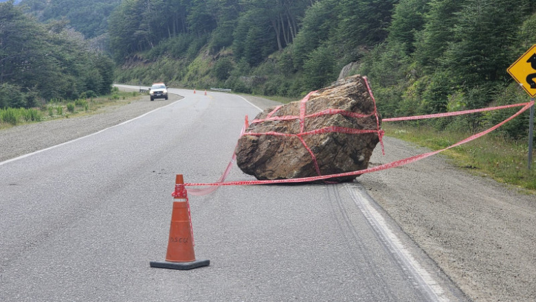 Roca gigante se desprendió del Monte Olivia y cayó sobre la Ruta 3 