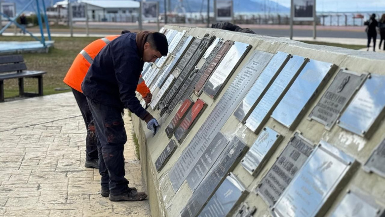 Trabajos de restauración en la Plaza Malvinas