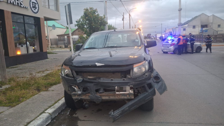 Menor de 17 años protagonizó un choque con un taxi en Río Grande