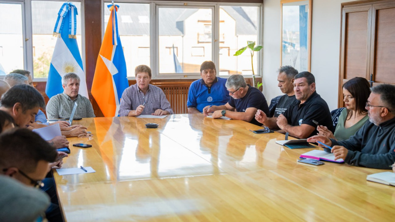 Melella se reunió con gremios estatales y expuso la situación económica de la provincia