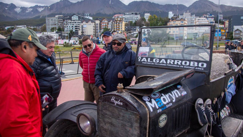 Llegó a ushuaia tras recorrer más de 3.000 km en un Ford T de 1924, 