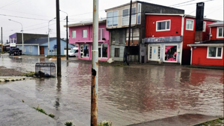 Taxistas quedan varados y exigen respuestas urgentes por el estado de las calles en Margen Sur 