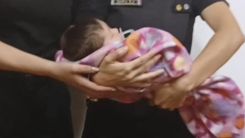Mujer Policía salvó la vida de una beba de 25 días que se ahogaba