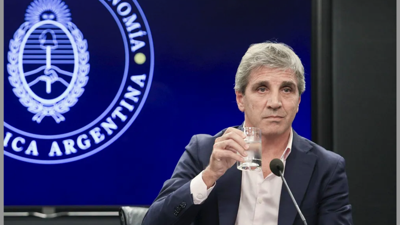 Caputo advirtió que la inflación de marzo podría ser más alta y defendió el rumbo económico