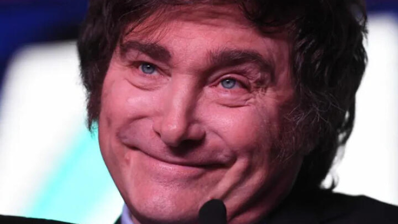 Mientras frena paritarias, Milei habilitó aumentos millonariso de hasta 123% a su gabinete