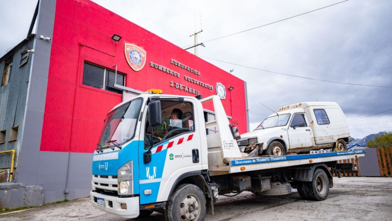 Donan vehículos para fortalecer la capacitación de bomberos voluntarios