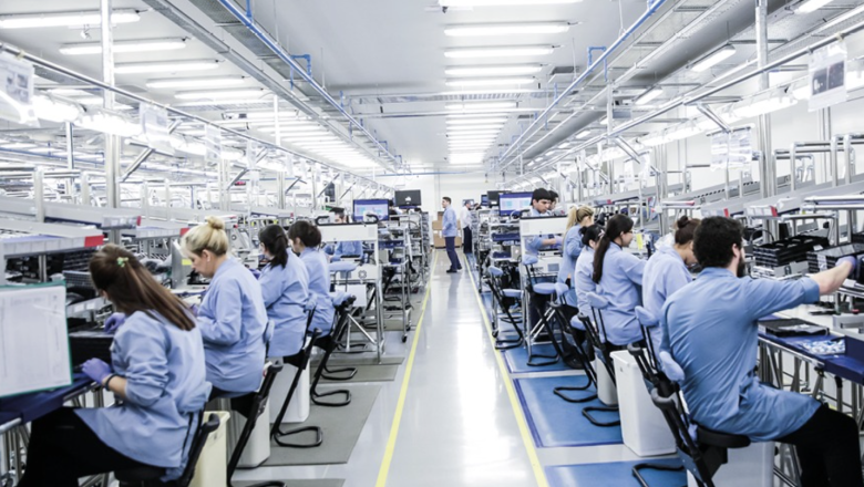 Milei firmó el decreto que pone fin al subrégimen industrial fueguino